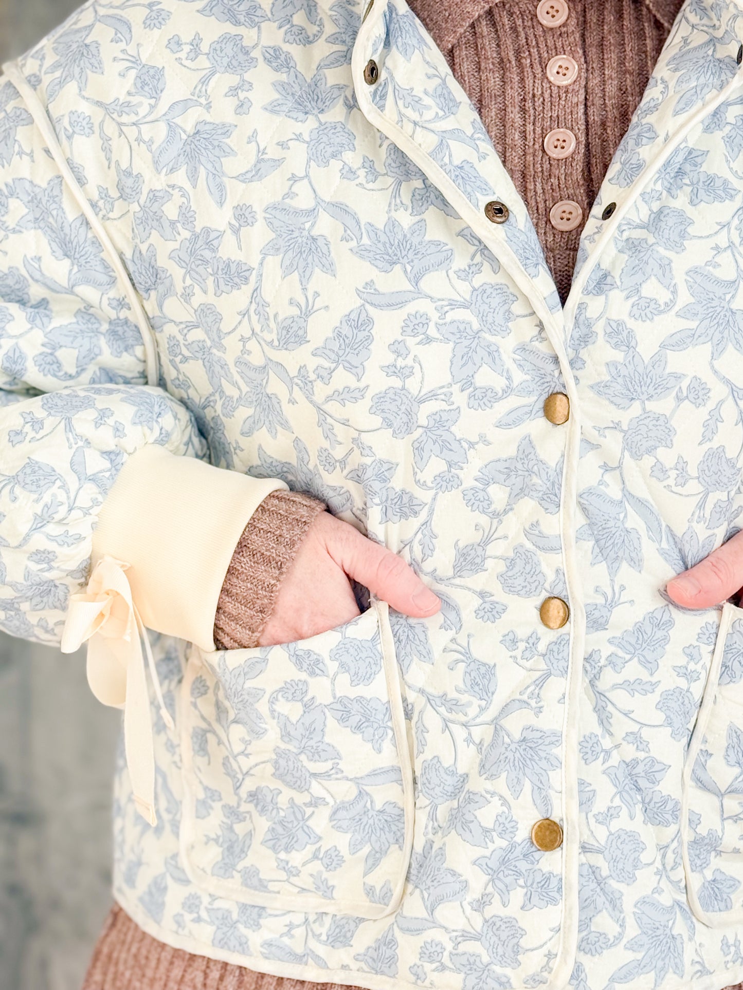 Willowmere Toile Blue Quilt Jacket ￼